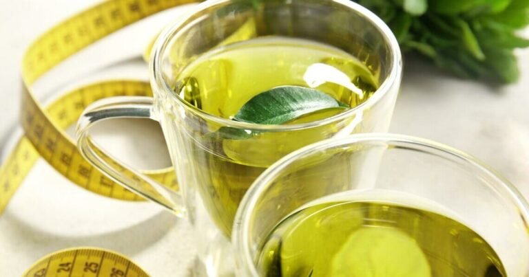 Drinking one cup of coffee before 8 am burns 3 kg of belly fat: Wahrheit oder Mythos 1 Tasse vor 8 Uhr verbrennt 3 kg Bauchfett